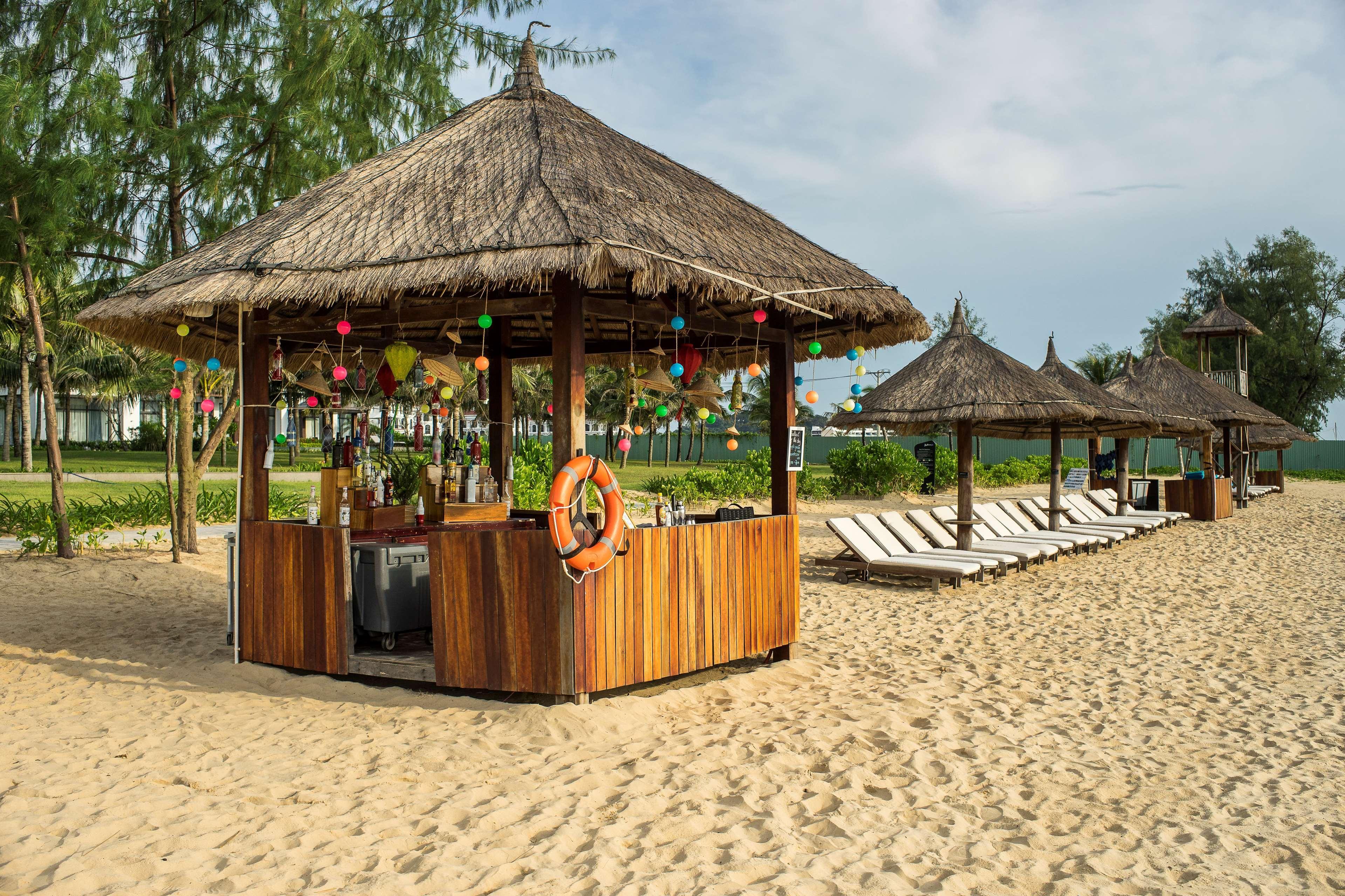Radisson Blu Resort Phú Quốc Exterior foto A beach bar in Vietnam
