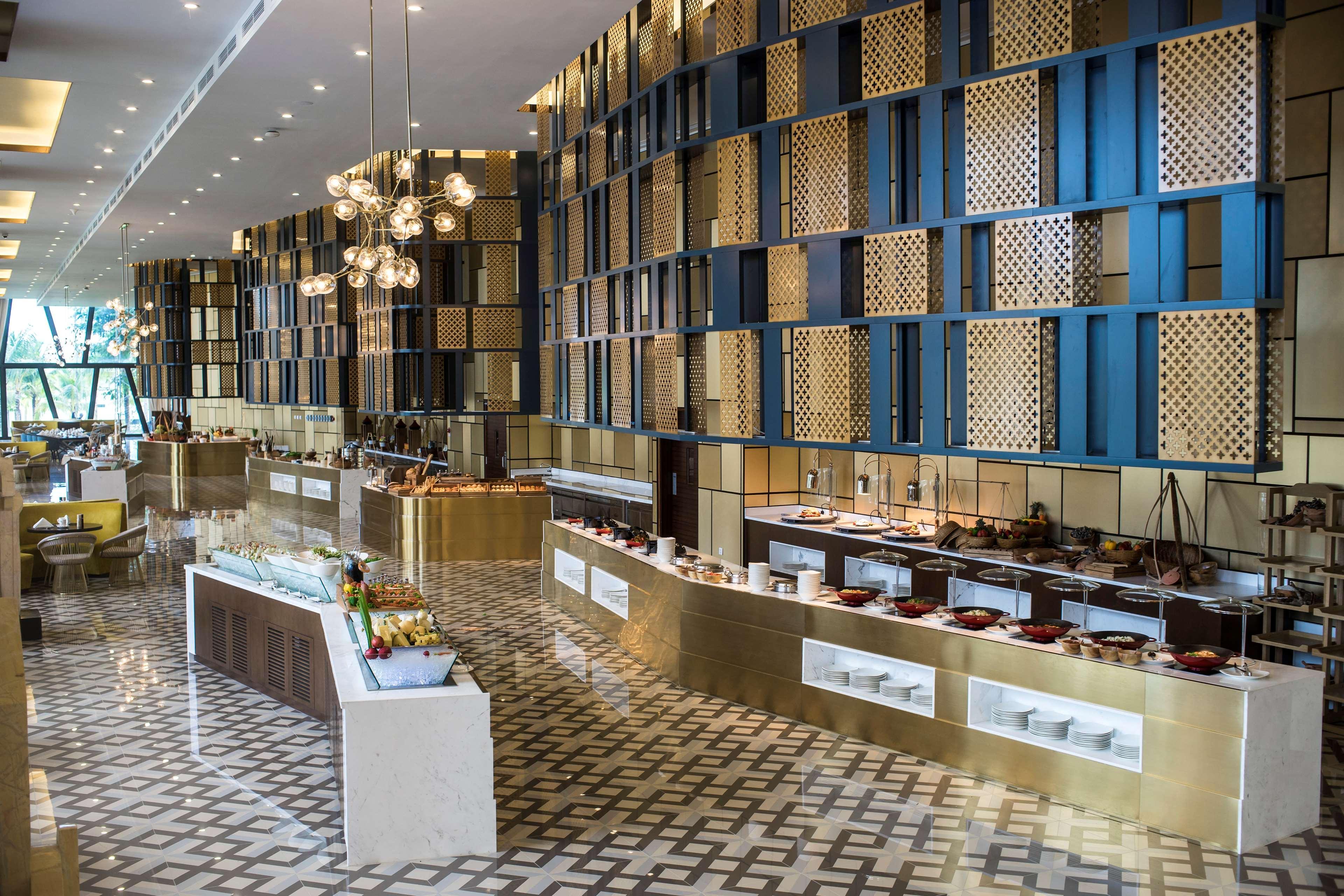 Radisson Blu Resort Phú Quốc Exterior foto The buffet at the hotel