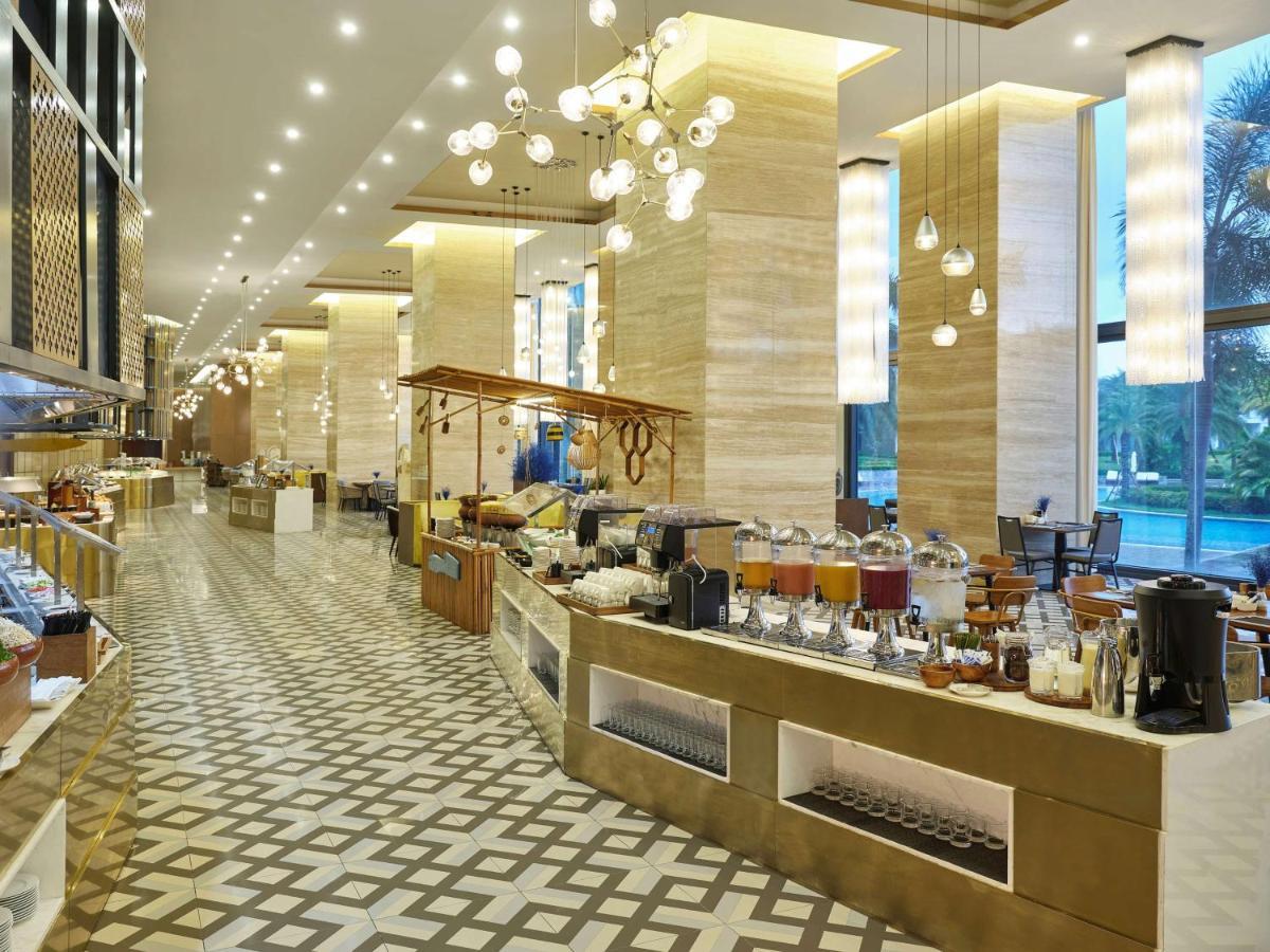Radisson Blu Resort Phú Quốc Exterior foto The buffet at the hotel