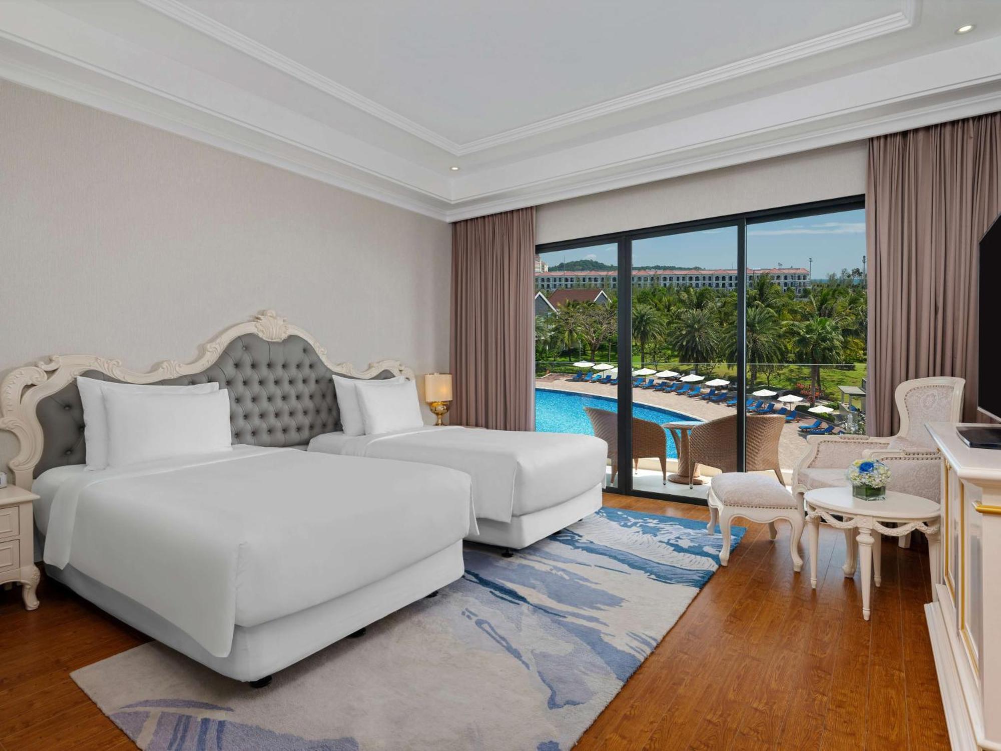 Radisson Blu Resort Phú Quốc Exterior foto Deluxe Pool Access