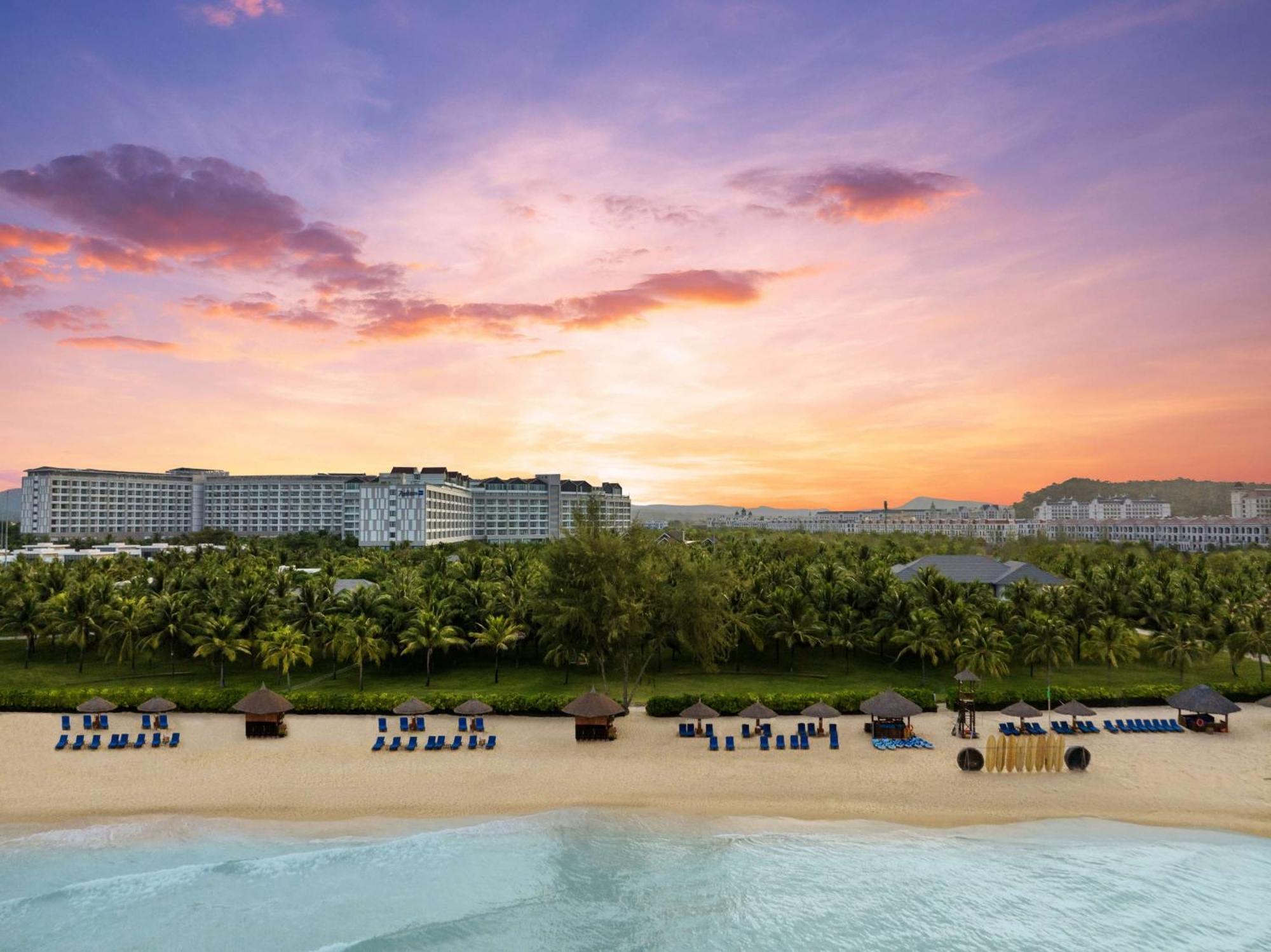 Radisson Blu Resort Phú Quốc Exterior foto Hard Rock Hotel at Sentosa