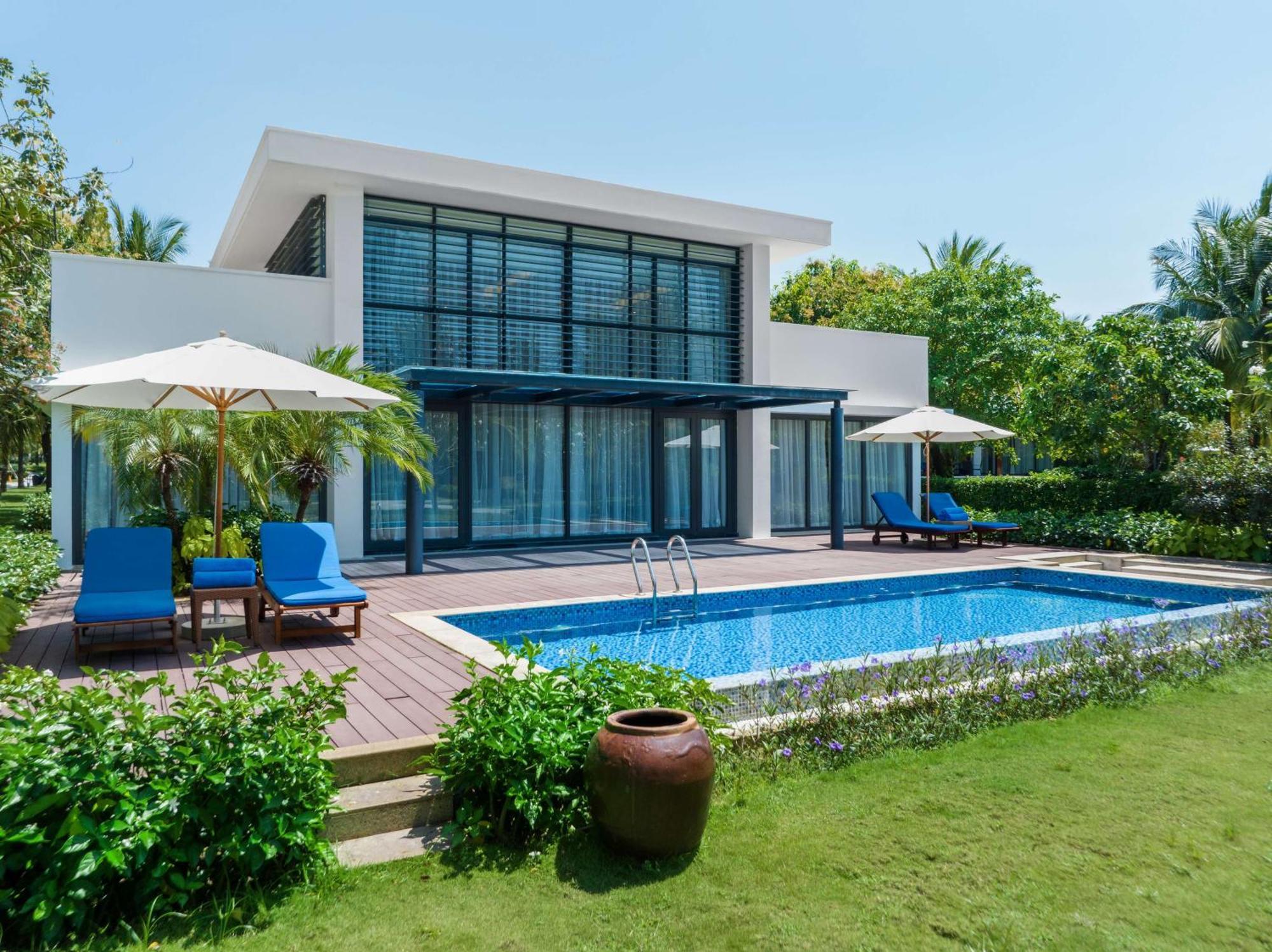 Radisson Blu Resort Phú Quốc Exterior foto A pool villa at the resort