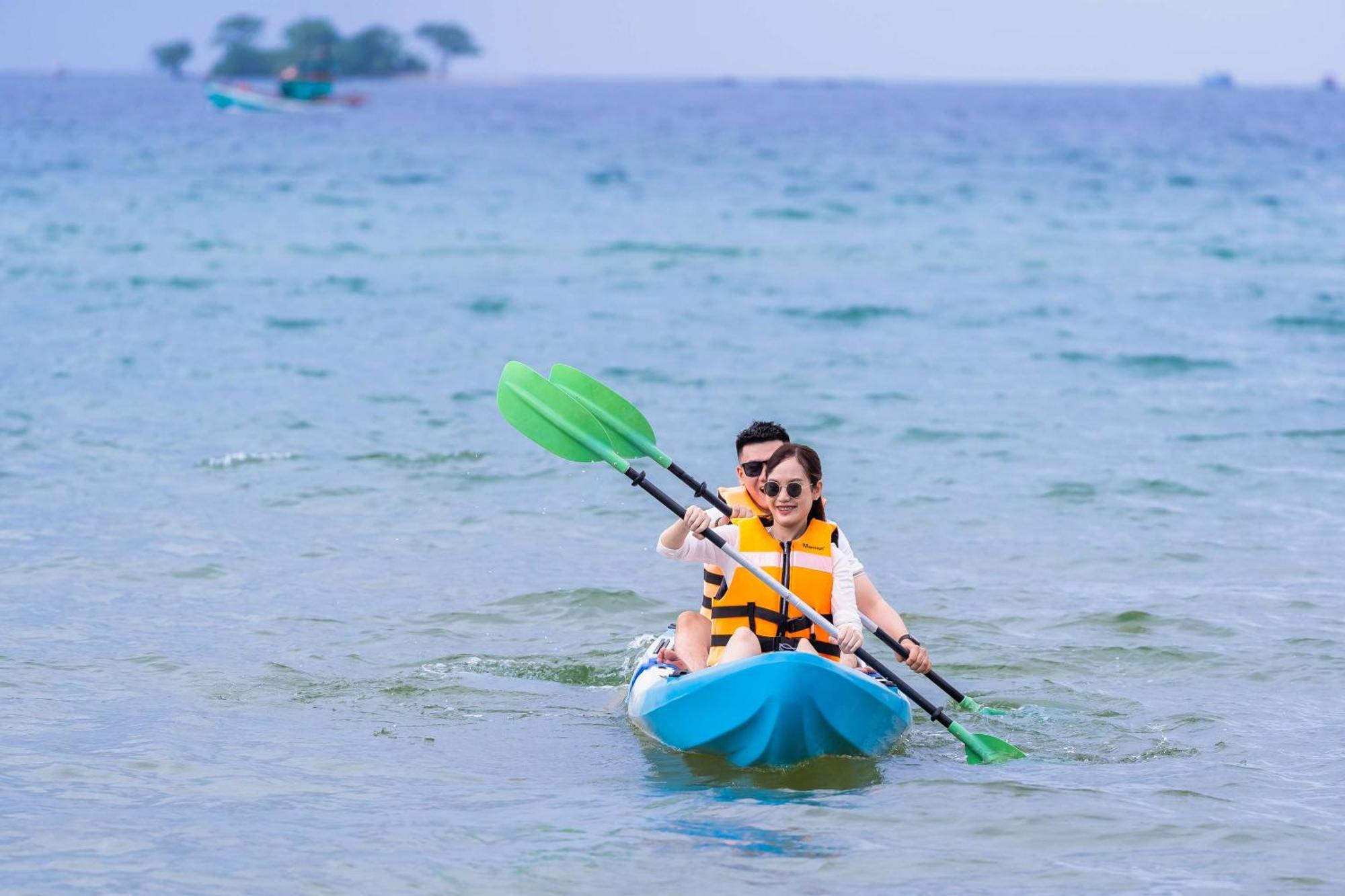 Radisson Blu Resort Phú Quốc Exterior foto Kayaking in Pattaya