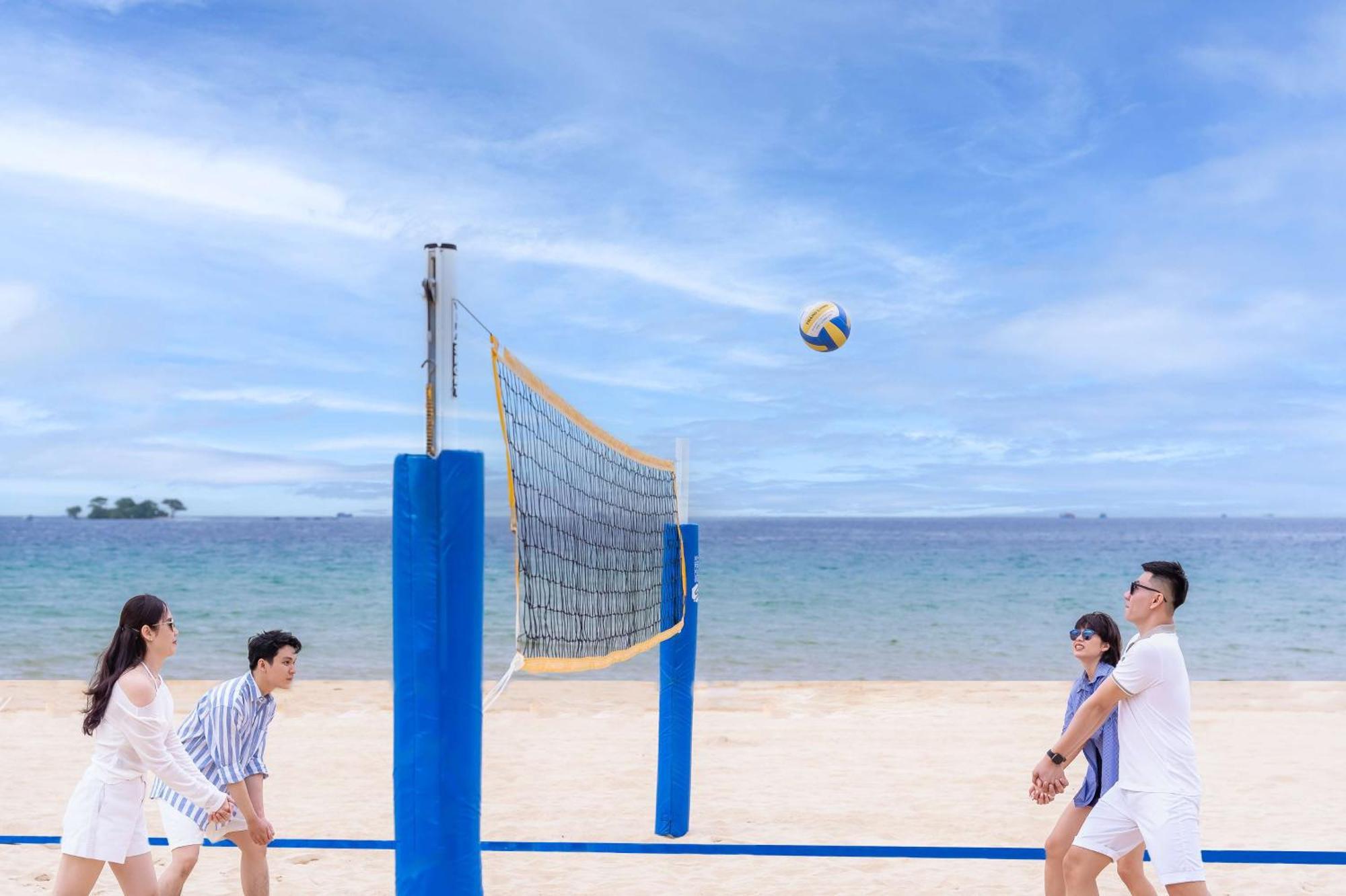 Radisson Blu Resort Phú Quốc Exterior foto Beach volleyball