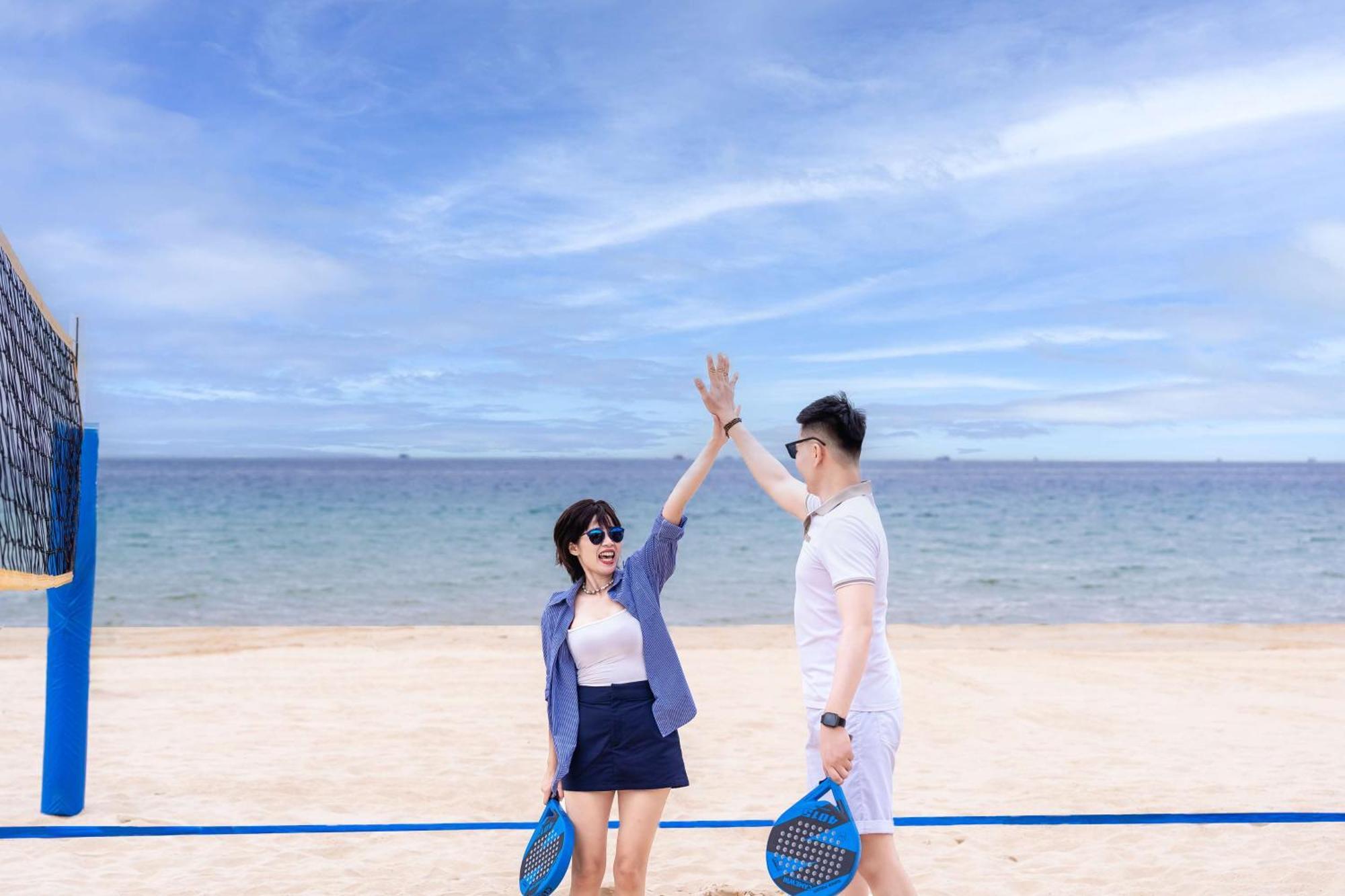 Radisson Blu Resort Phú Quốc Exterior foto A high five