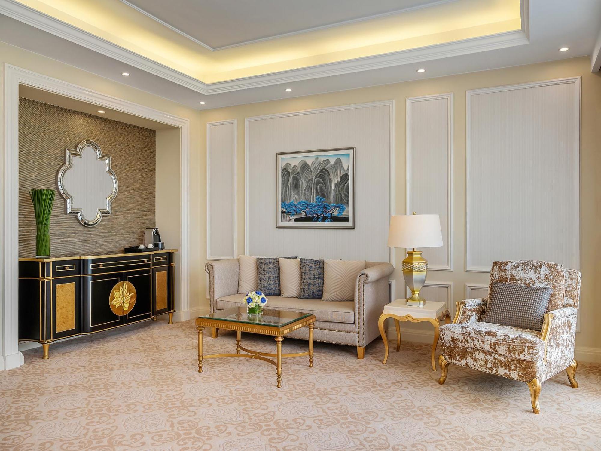 Radisson Blu Resort Phú Quốc Exterior foto A living room in a suite at the hotel